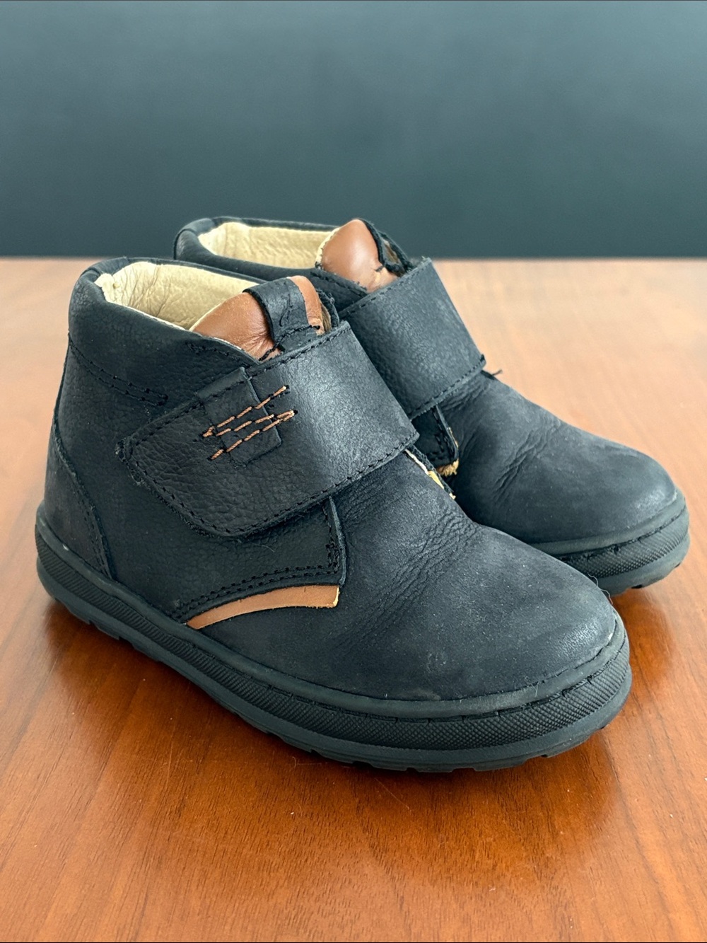 Jacadi Paris, Kids Black Leather Hook-and-Loop high top Boots, size 24